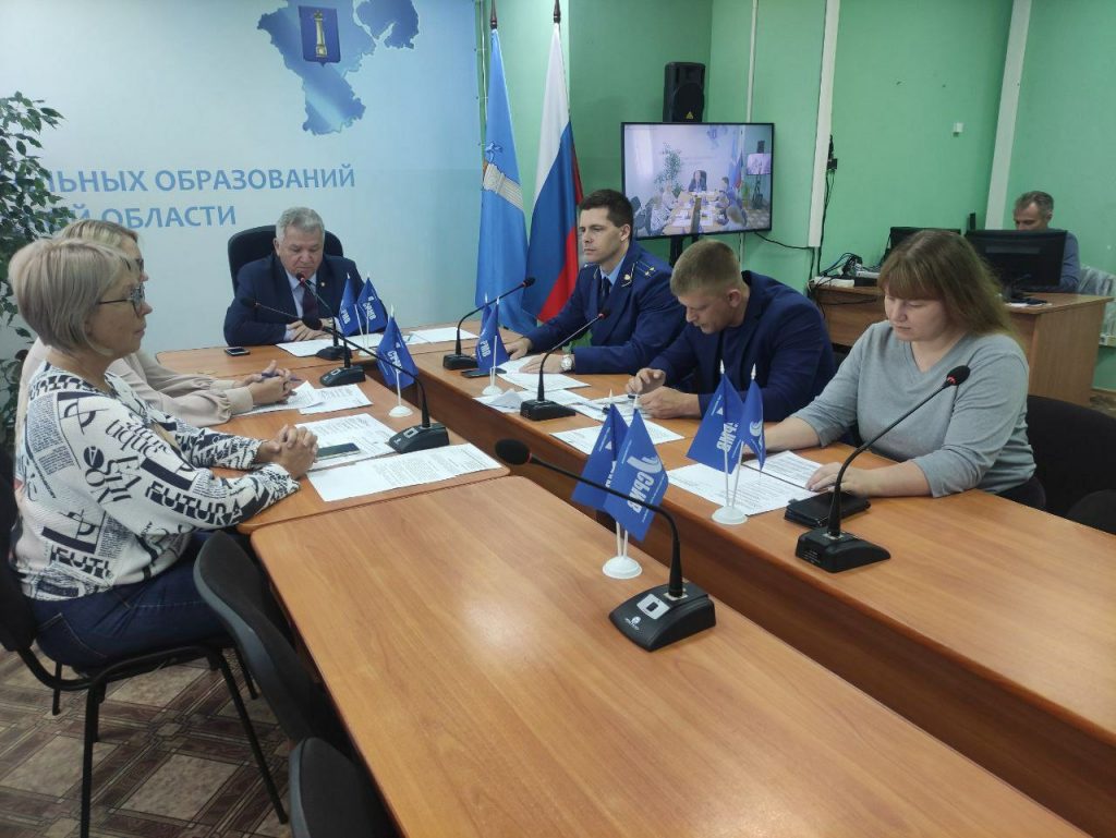В Ульяновской области проводится работа по повышению качества проведения антикоррупционной экспертизы муниципальных нормативных правовых актов и их проектов.