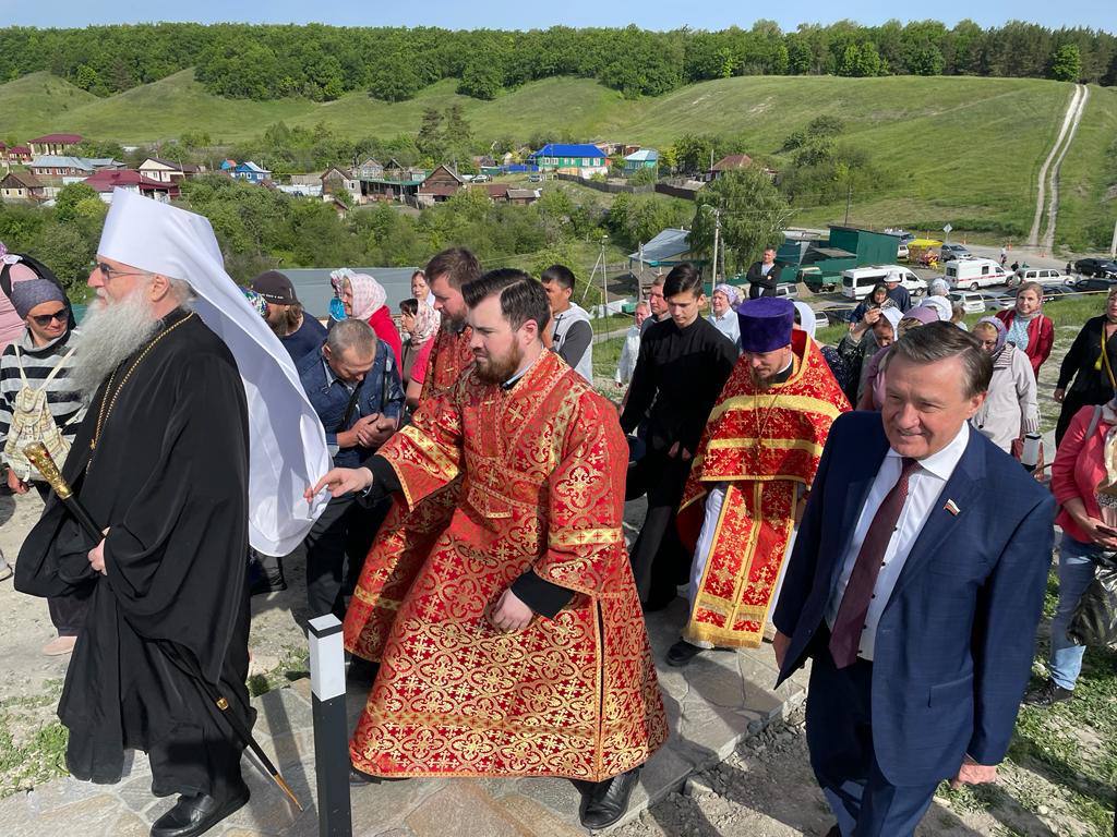 Братья и сестры! Поздравляю Вас с Великим Праздником - с Днем памяти святого Николая Чудотворца!.