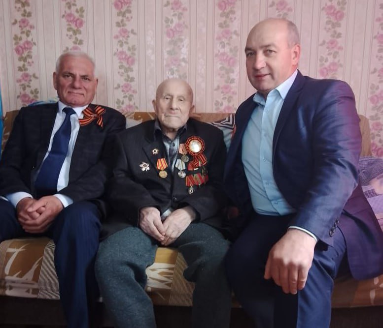 преддверии Великого праздника Победы встретились с Мольковым Григорием Ивановичем — участником Великой Отечественной войны.