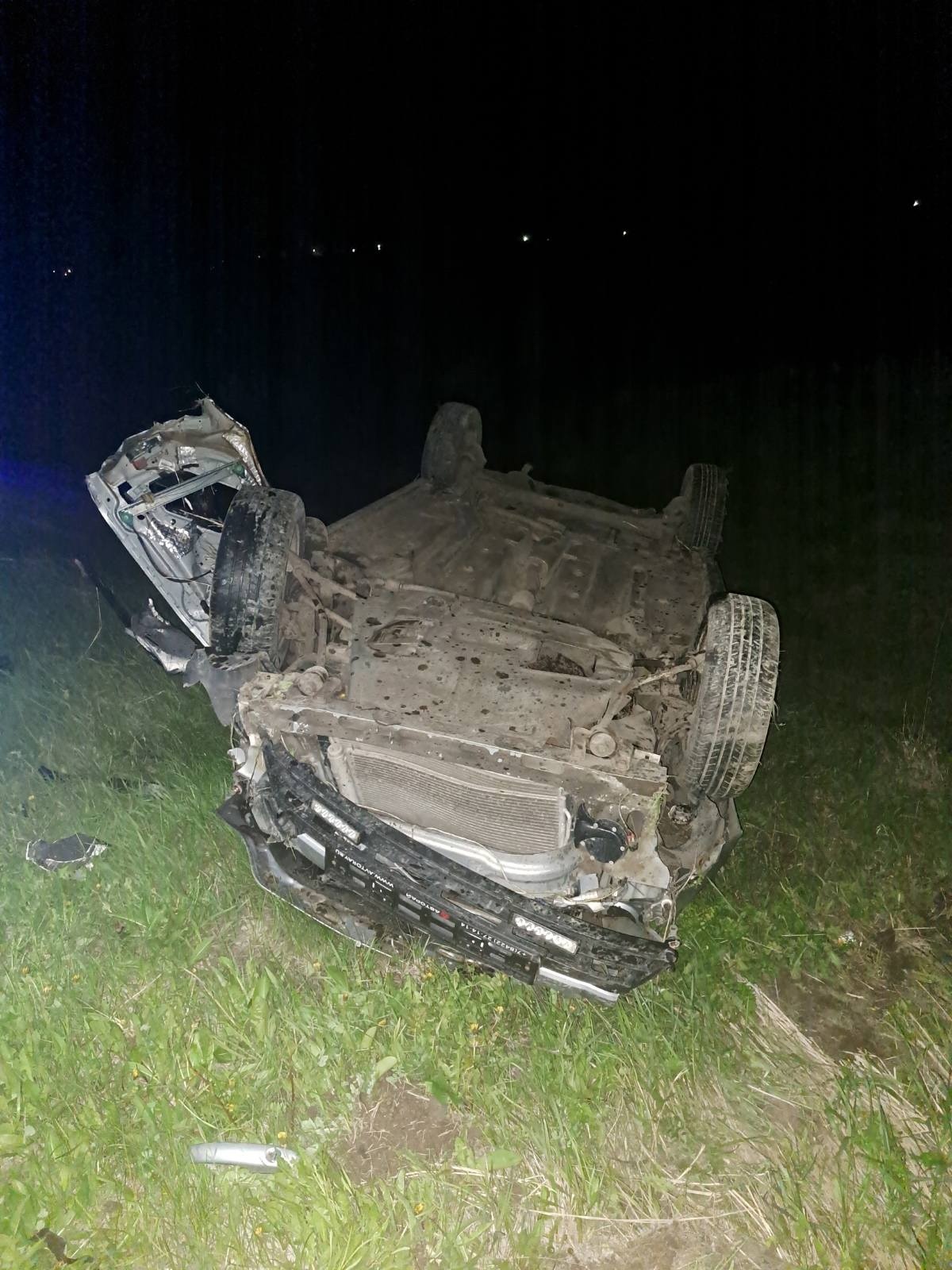 В пятницу вечером 10.05.2024 г. в Сурском районе Ульяновской области съехал в кювет и опрокинулся автомобиль..