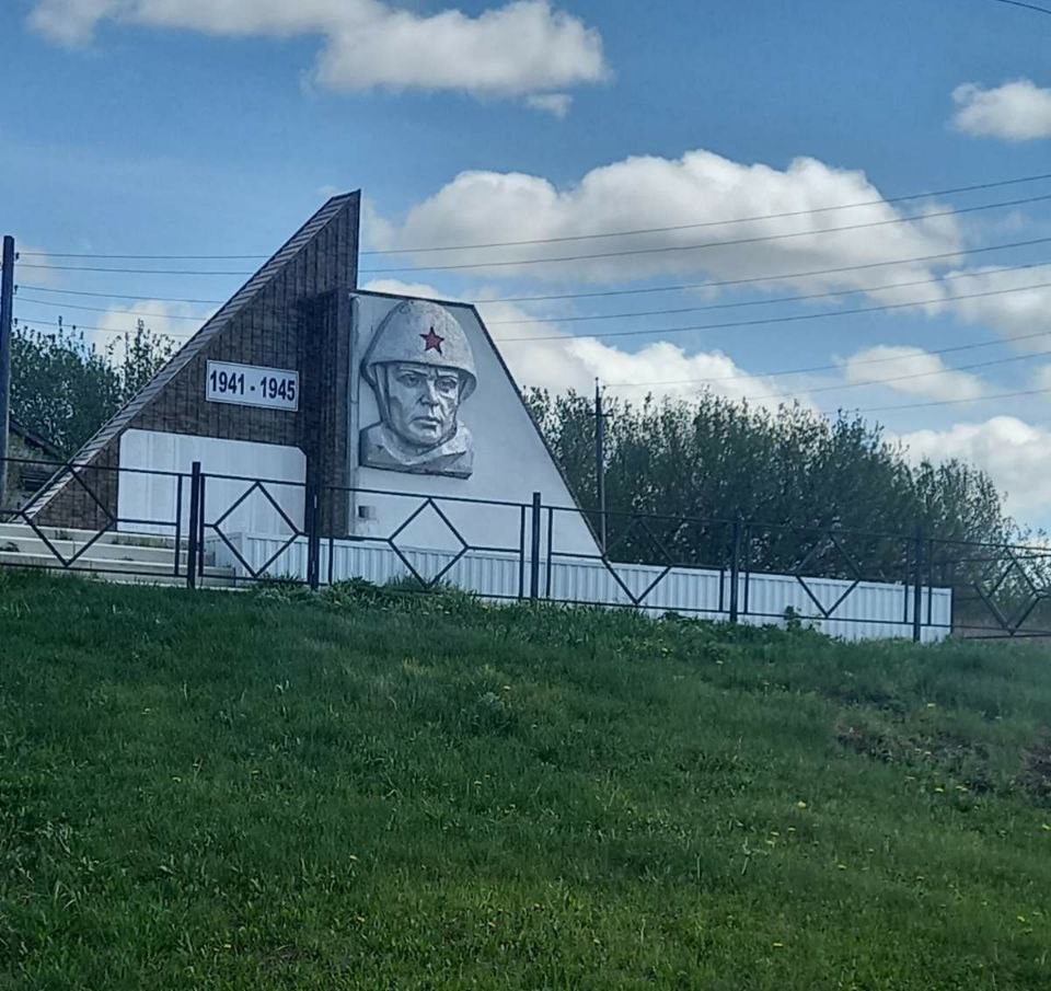 Памятник-обелиск погибшим воинам в ВОВ с.Архангельское.