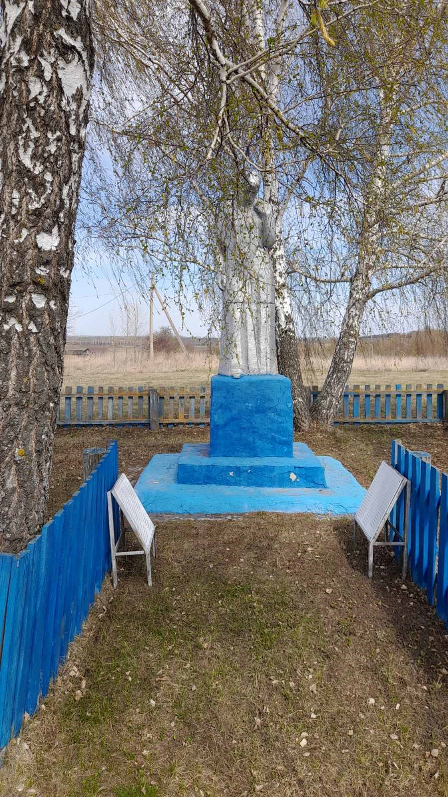 Памятник воинам, погибшим в ВОВ.