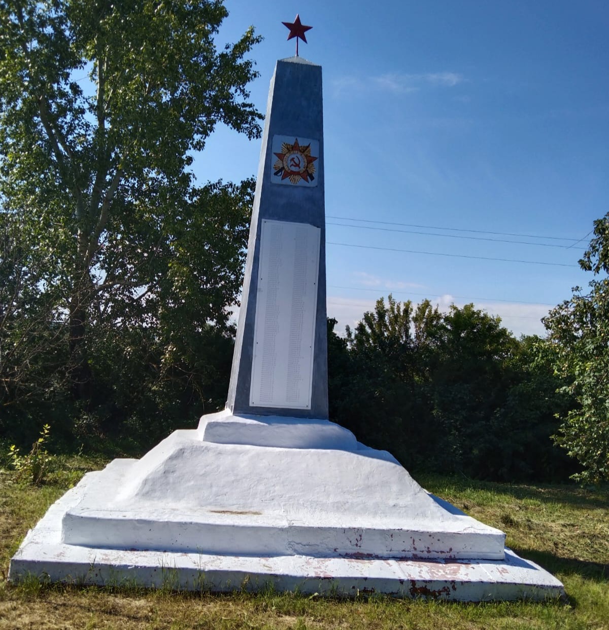 Обелиск воинам, погибшим в ВОВ.