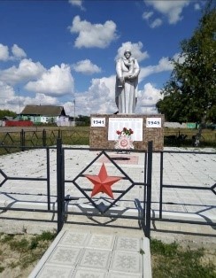 Скульптура-памятник « Воин-Освободитель» в с. Шатрашаны.
