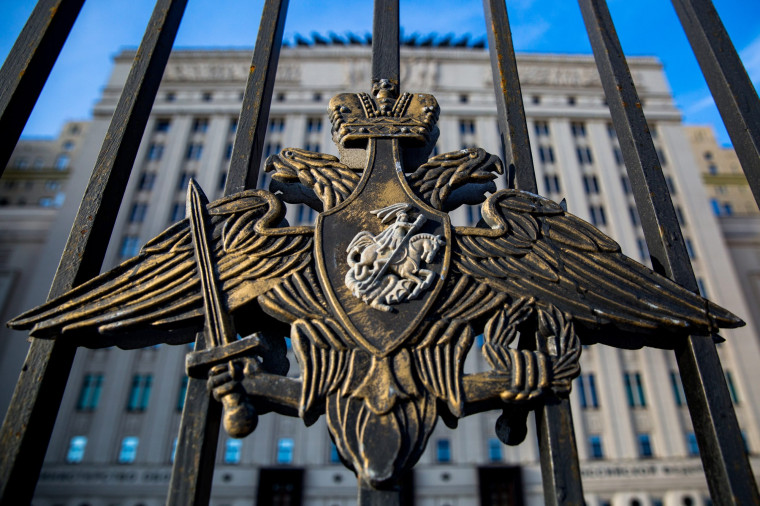 В настоящие время важнейшим направлением деятельности Министерства Обороны РФ является подготовка военных профессионалов в короткий срок.. В настоящие время важнейшим направлением деятельности Министерства Обороны РФ является подготовка военных профессионалов в короткий срок..