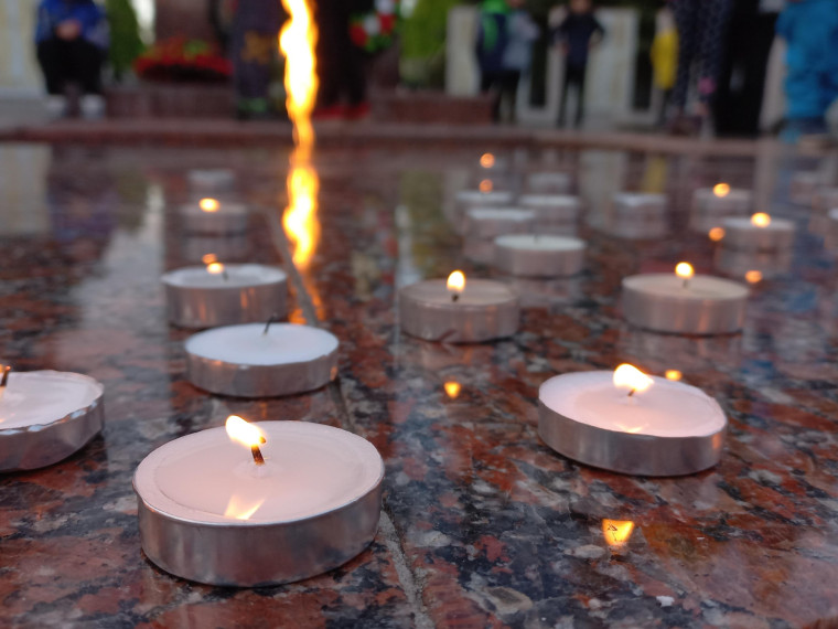 Сегодня в нашем поселке прошла акция "Зажги свечу".. Сегодня в нашем поселке прошла акция "Зажги свечу"..