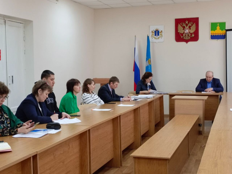 Президент РФ Владимир Путин, придает большое значение вопросам национальной политики. Он отмечает, что межнациональное согласие - это один из приоритетов для всей России. Президент РФ Владимир Путин, придает большое значение вопросам национальной политики. Он отмечает, что межнациональное согласие - это один из приоритетов для всей России.