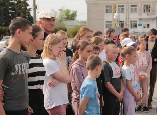 Сегодня в нашем поселке прошла традиционная легкоатлетическая эстафета посвященная 78-ой годовщине Победы в Великой Отечественной войне..